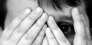 5 feridas emocionais da infância que continuam a nos machucar na fase adulta