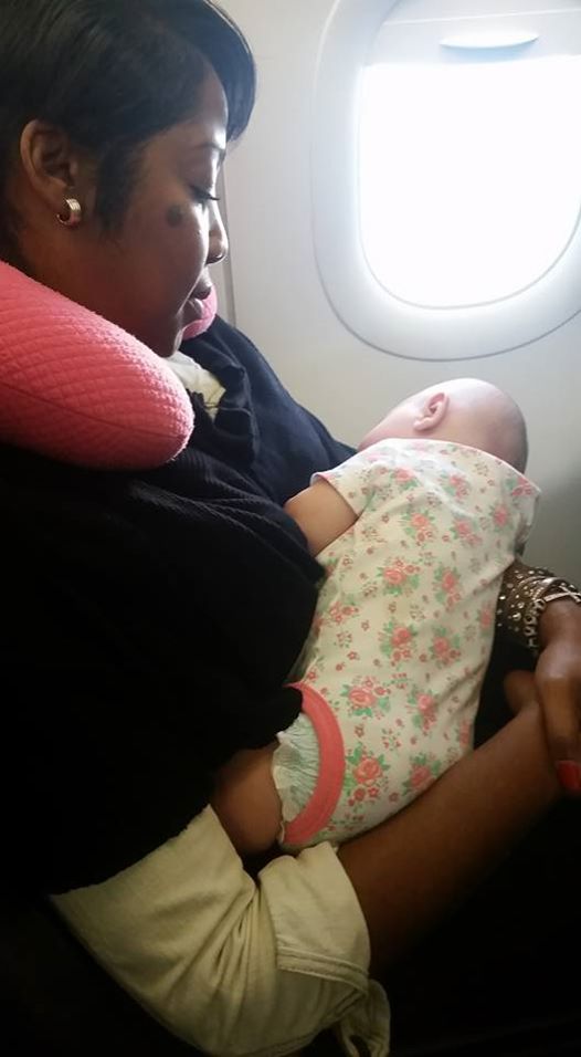 Desconhecida ajuda mãe a acalmar bebê durante vôo e história faz sucesso na web