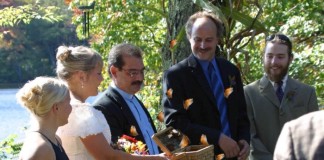 Prática cruel de congelar borboletas com posterior “ressuscitação” para serem usadas em casamentos ganha força no Brasil