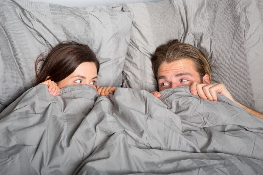 cama Estudo comprova que dormir com cobertores pesados ajuda a combater insônia e ansiedade