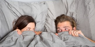 Estudo comprova que dormir com cobertores pesados ajuda a combater insônia e ansiedade