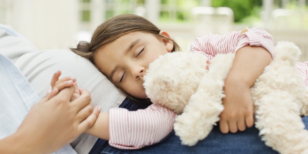 10 erros que os pais cometem ao colocar os filhos para dormir