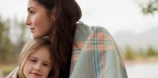 Mulheres sofrem preconceito ao abrirem mão da carreira para cuidar dos filhos