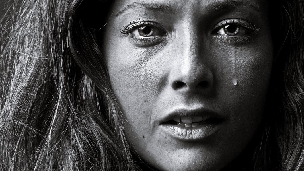 depressão AS DIFERENÇAS ENTRE A CRISE DE CHORO E A DEPRESSÃO