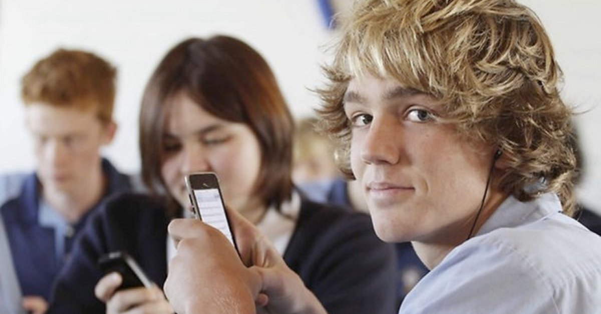 A-geração-smartphone-que-bebe-menos-álcool-faz-menos-sexo-e-não-está-preparada-para-a-vida-adulta