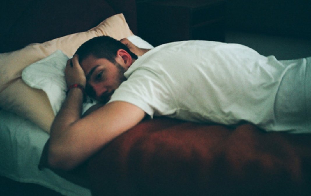 Somnifobia (Medo de dormir): Sintomas, causas, tratamentos