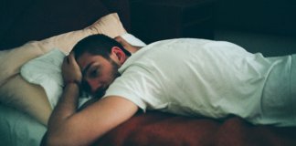 Somnifobia (Medo de dormir): Sintomas, causas, tratamentos