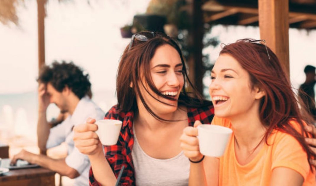 cafe Tomar café com uma amiga: uma das melhores terapias do mundo!