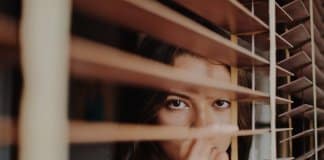 10 coisas que uma pessoa faz por causa da ansiedade e os outros não percebem