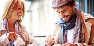 Por favor: dois cafés e um amor (bem quentes)