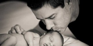 O pai que cuida do bebê não “ajuda”, apenas exerce a paternidade