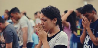 Nossa religião é aquilo que fazemos quando o sermão acaba