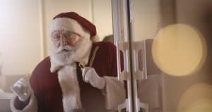 Papai Noel visita crianças com câncer e também fica careca para mostrar que é igual a elas fasdapsicanalise.com.br - Papai Noel visita crianças com câncer e também fica careca para mostrar que é igual a elas