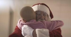 Papai Noel visita crianças com câncer e também fica careca para mostrar que é igual a elas fasdapsicanalise.com.br - Papai Noel visita crianças com câncer e também fica careca para mostrar que é igual a elas