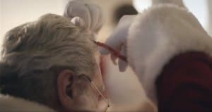 Papai Noel visita crianças com câncer e também fica careca para mostrar que é igual a elas fasdapsicanalise.com.br - Papai Noel visita crianças com câncer e também fica careca para mostrar que é igual a elas