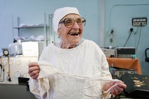 fasdapsicanalise.com.br - Aos 91 anos, cirurgiã mais velha do mundo faz cerca de quatro operações por dia