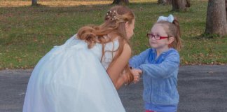 Menina com autismo confunde noiva com Cinderela e a sua reação é digna de uma princesa