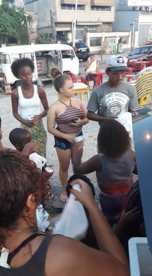 fasdapsicanalise.com.br - Menina pede para distribuir quentinhas a moradores de rua no seu anivers&aacute;rio de 8 anos
