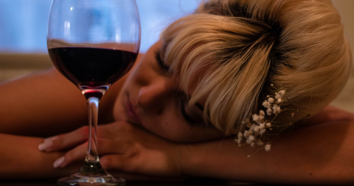 Estudo-diz-que-beber-vinho-antes-de-dormir-ajuda-a-perder-peso