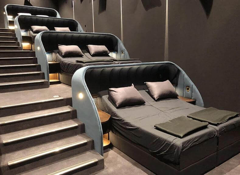 fasdapsicanalise.com.br - Sala de cinema substitui assentos comuns por camas de casal