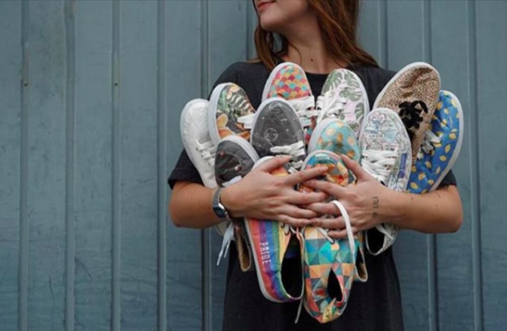 Marca gaúcha lança tênis e camisetas feitas de “papel” reciclável e vegano
