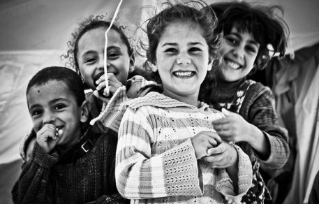 fasdapsicanalise.com.br - Fot&oacute;grafa viaja pelo mundo fazendo retratos de pessoas felizes