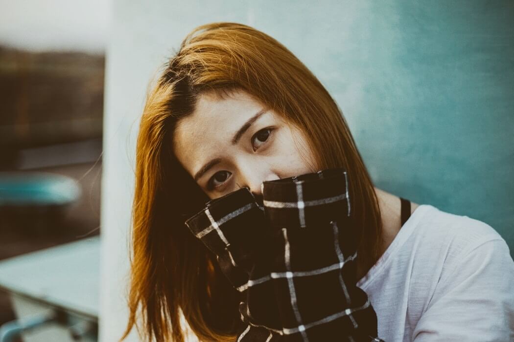 Identidade escondida O custo emocional de esconder quem você é Identidade escondida: O custo emocional de esconder quem você é