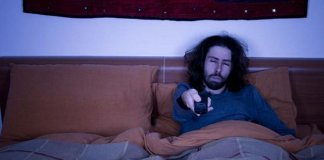 7 maneiras de parar de se sentir deprimido e acordado à noite