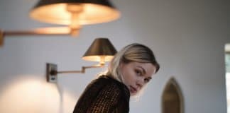 A razão psicológica das mulheres adorarem usar de preto