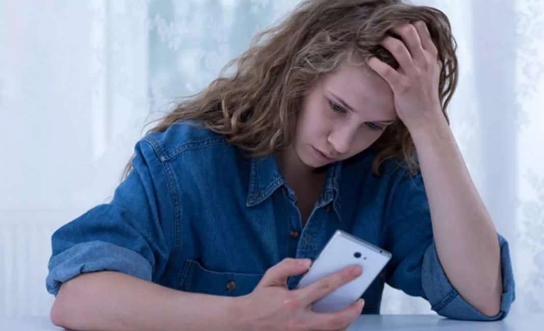 Lidando com cyber bullies Lidando com cyber bullies