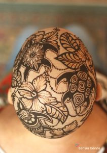 fasdapsicanalise.com.br - Esta artista cria “coroas de hena” para mulheres com câncer