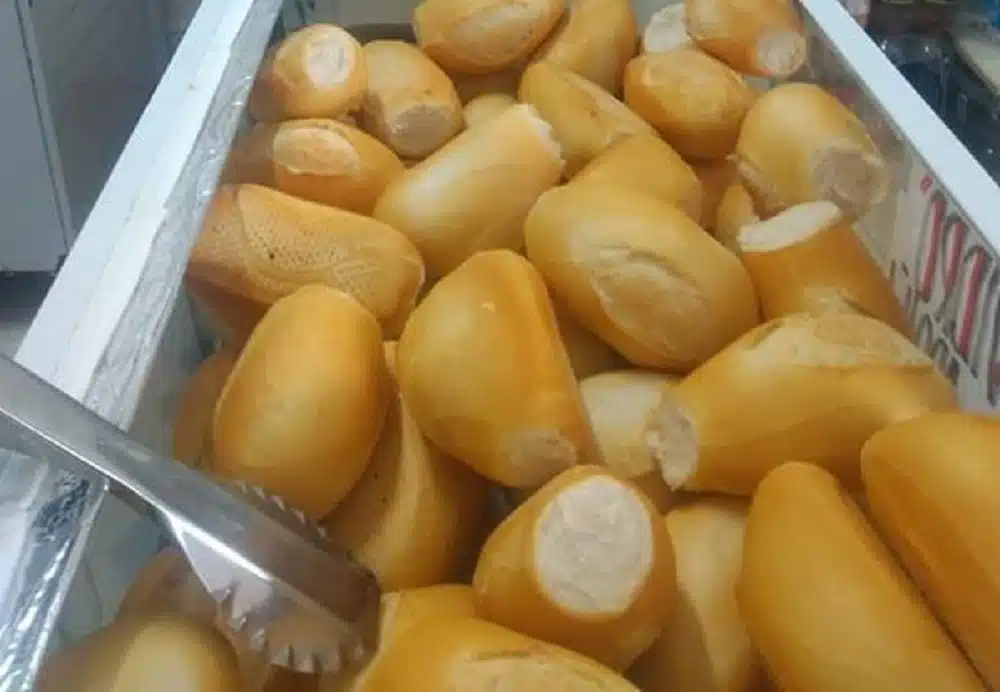 Mercadinho faz uma “corrente da solidariedade” e doa pãozinho. Mercadinho faz uma “corrente da solidariedade” e doa pãozinho.