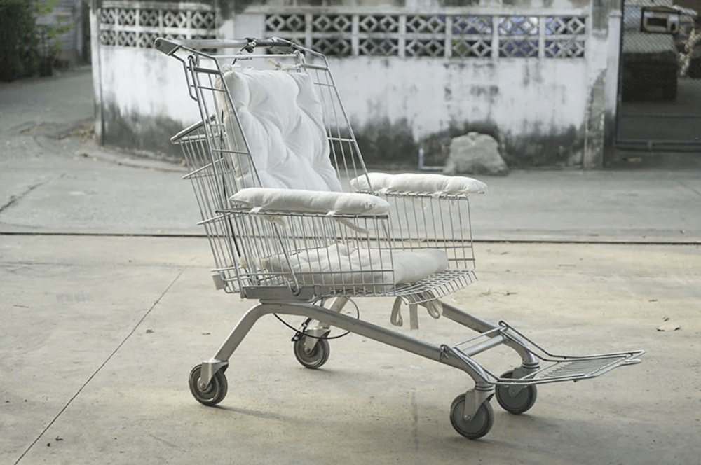Designer transformou carrinhos de supermercado em cadeiras de rodas