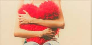 O maior amor de uma mulher … O parceiro dela? Seus filhos? Ou ela mesma?