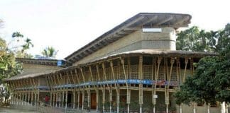 Com bambu e barro, mulheres constroem centro para pessoas com deficiência e ganham premio internacional de arquitetura Com bambu e barro, mulheres constroem centro para pessoas com deficiência e ganham premio internacional de arquitetura