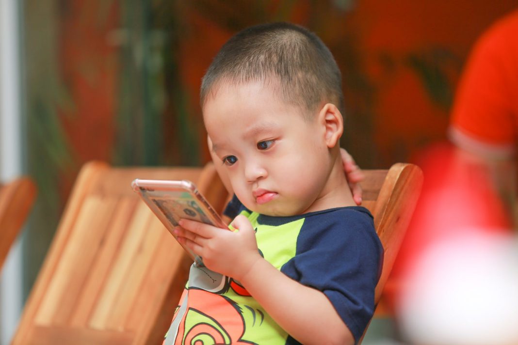 ‘Geração digital’: pela primeira vez os filhos têm QI inferior ao dos pais
