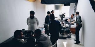 Como os reality shows podem afetar o psicológico também de quem assiste Como os reality shows podem afetar o psicológico também de quem assiste